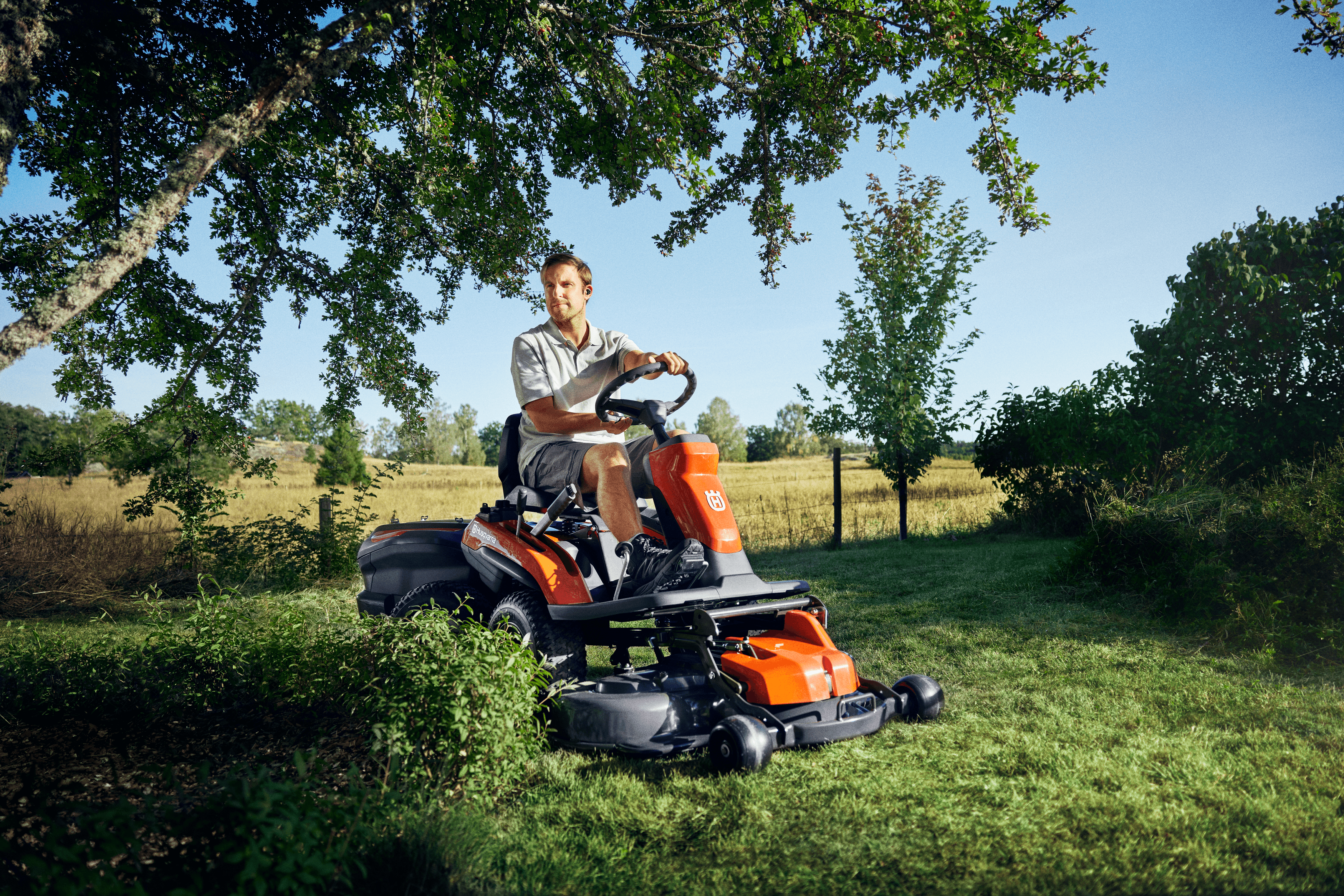 Rider 200iX mowing around obsacle